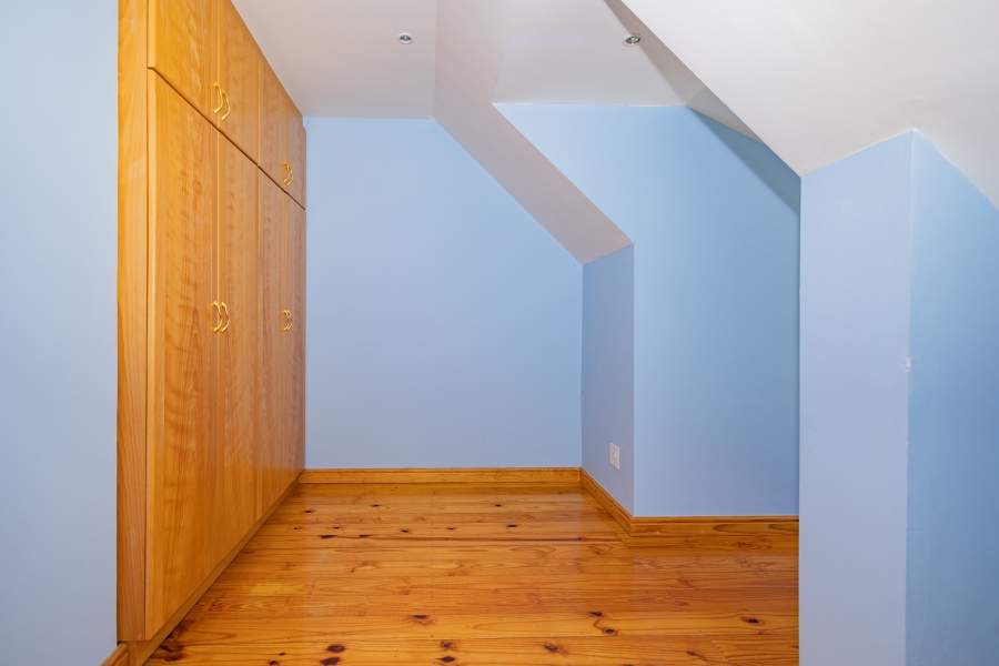 5 Bedroom Property for Sale in Langerug Western Cape